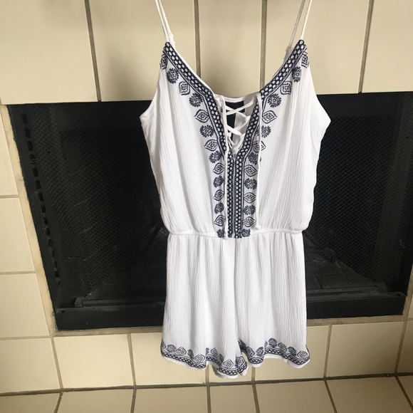 White Embroidered Romper - Picture 4 of 5